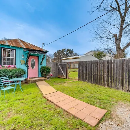 Fifties Diner-Style Llano Home With Shared Fire Pit